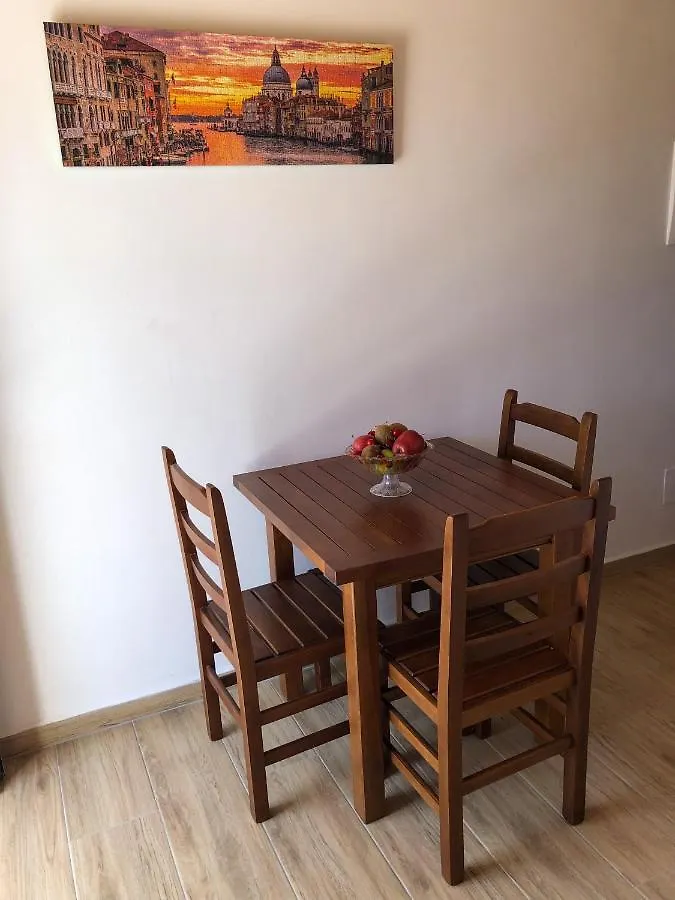 Milos Apartments Himare