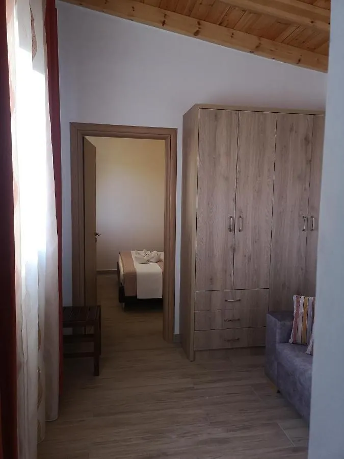 Milos Apartments ヒマラ