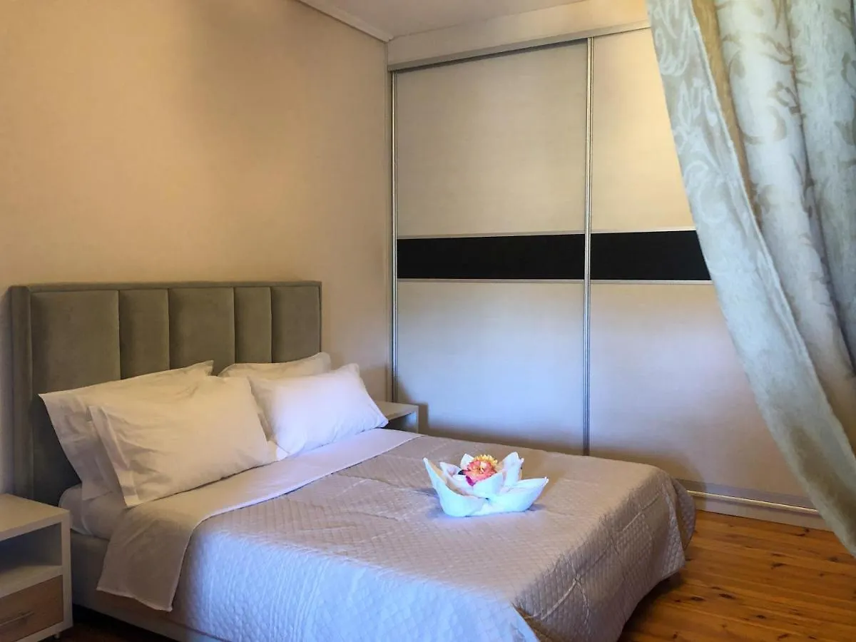 Milos Apartments Himare 0*,