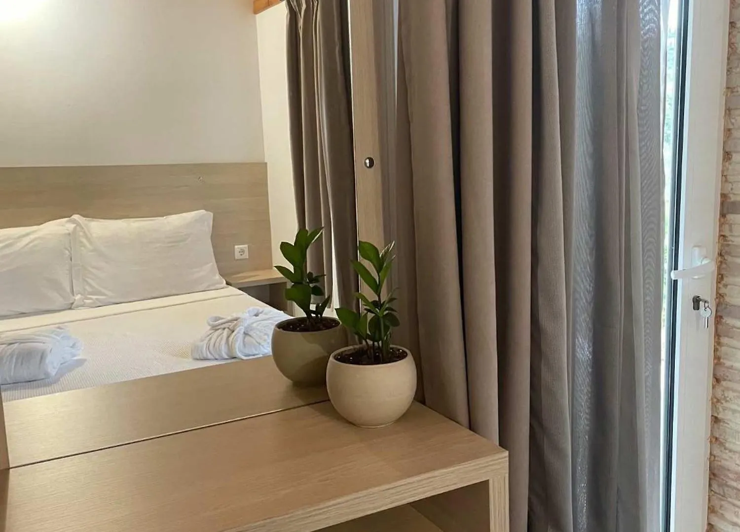 Milos Apartments Himare Albania