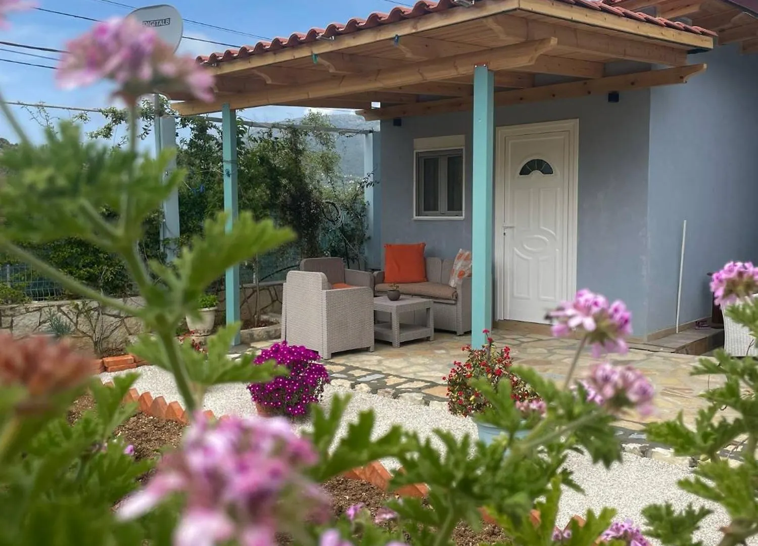 Milos Apartments Himare