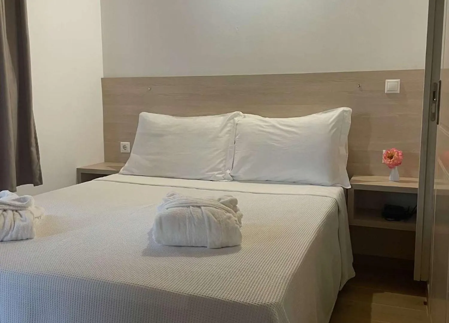 Milos Apartments Himare