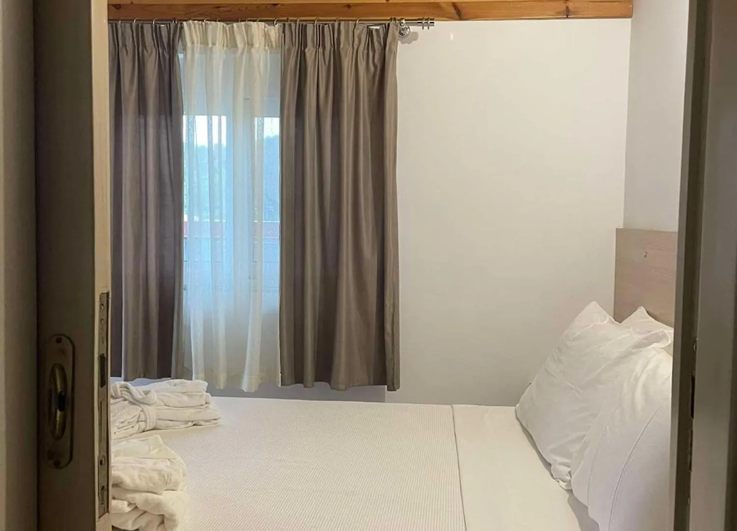Milos Apartments Himare Albania